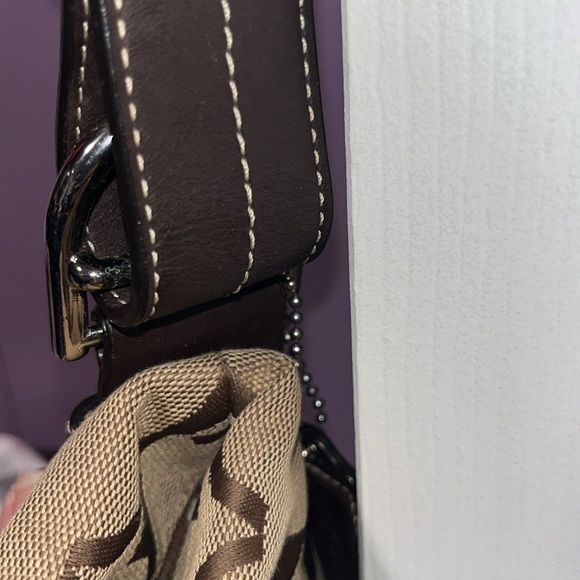 Coach purse! In Excellent used condition! π - Picture 5 of 16